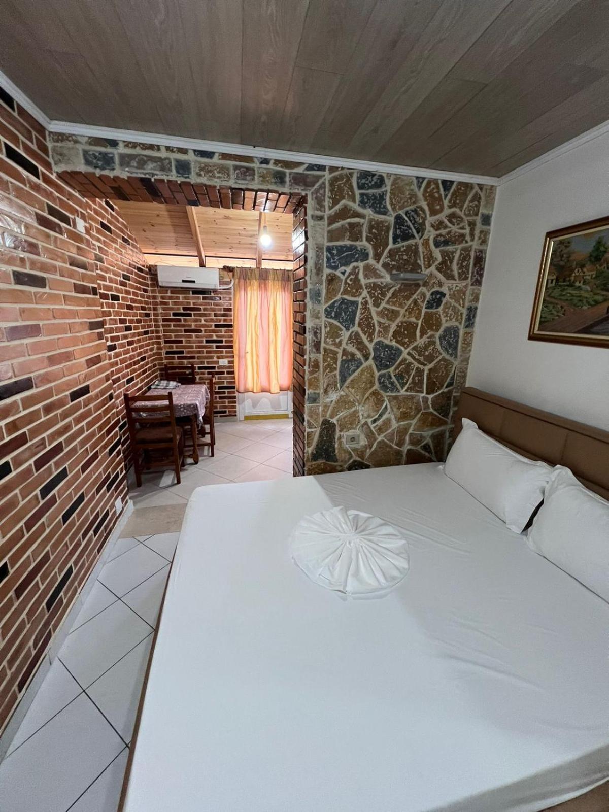 Guest Rooms Arbri Вльора Екстер'єр фото