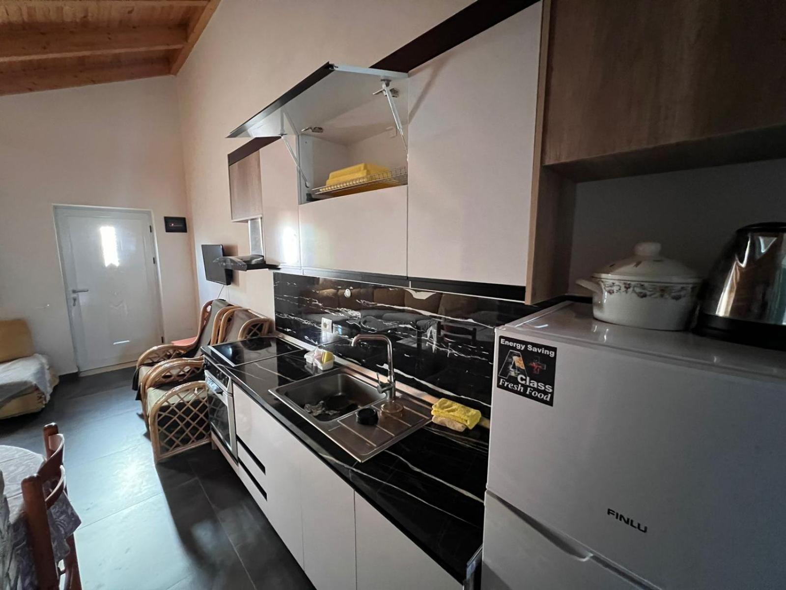 Guest Rooms Arbri Вльора Екстер'єр фото