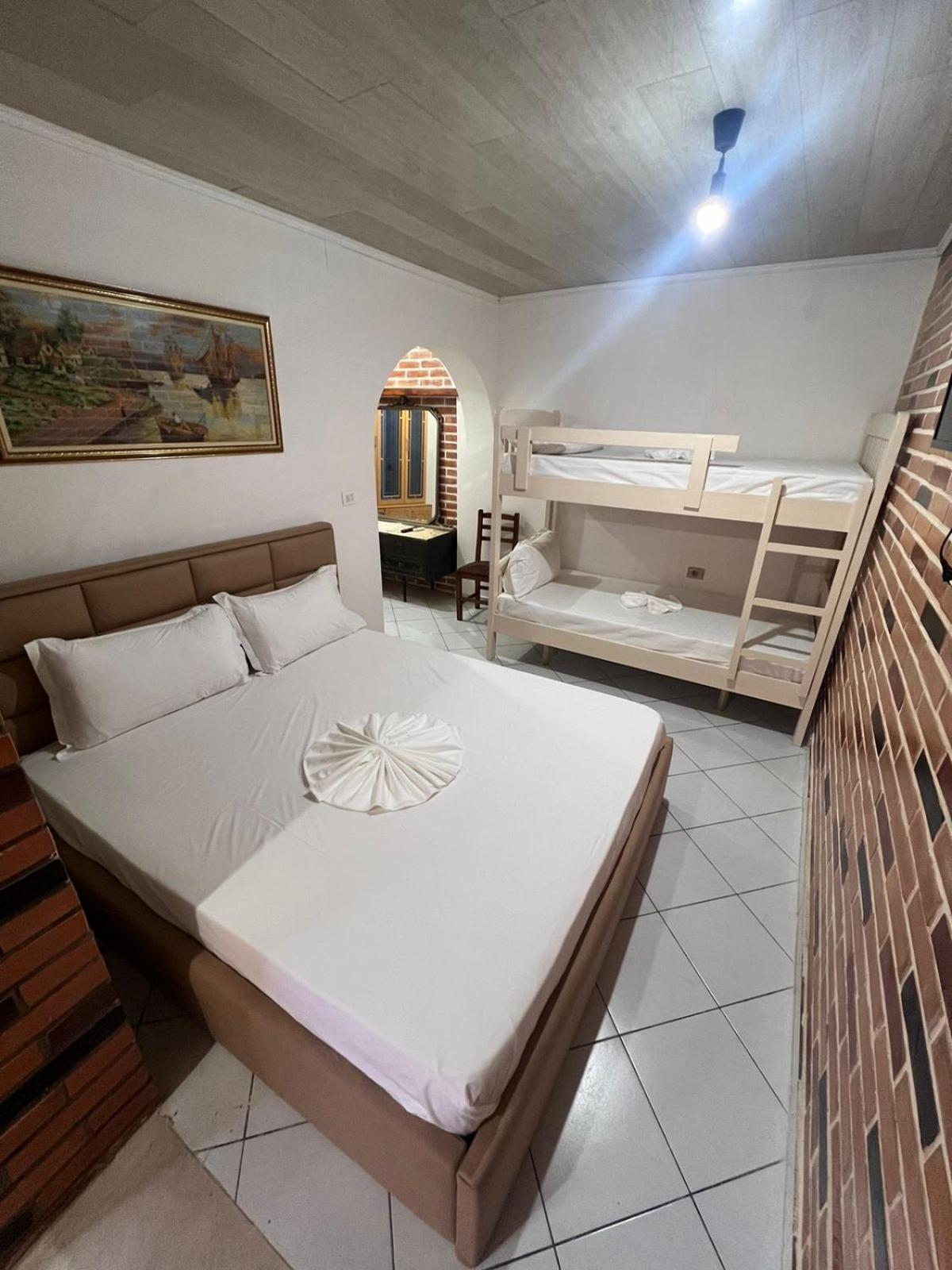 Guest Rooms Arbri Вльора Екстер'єр фото