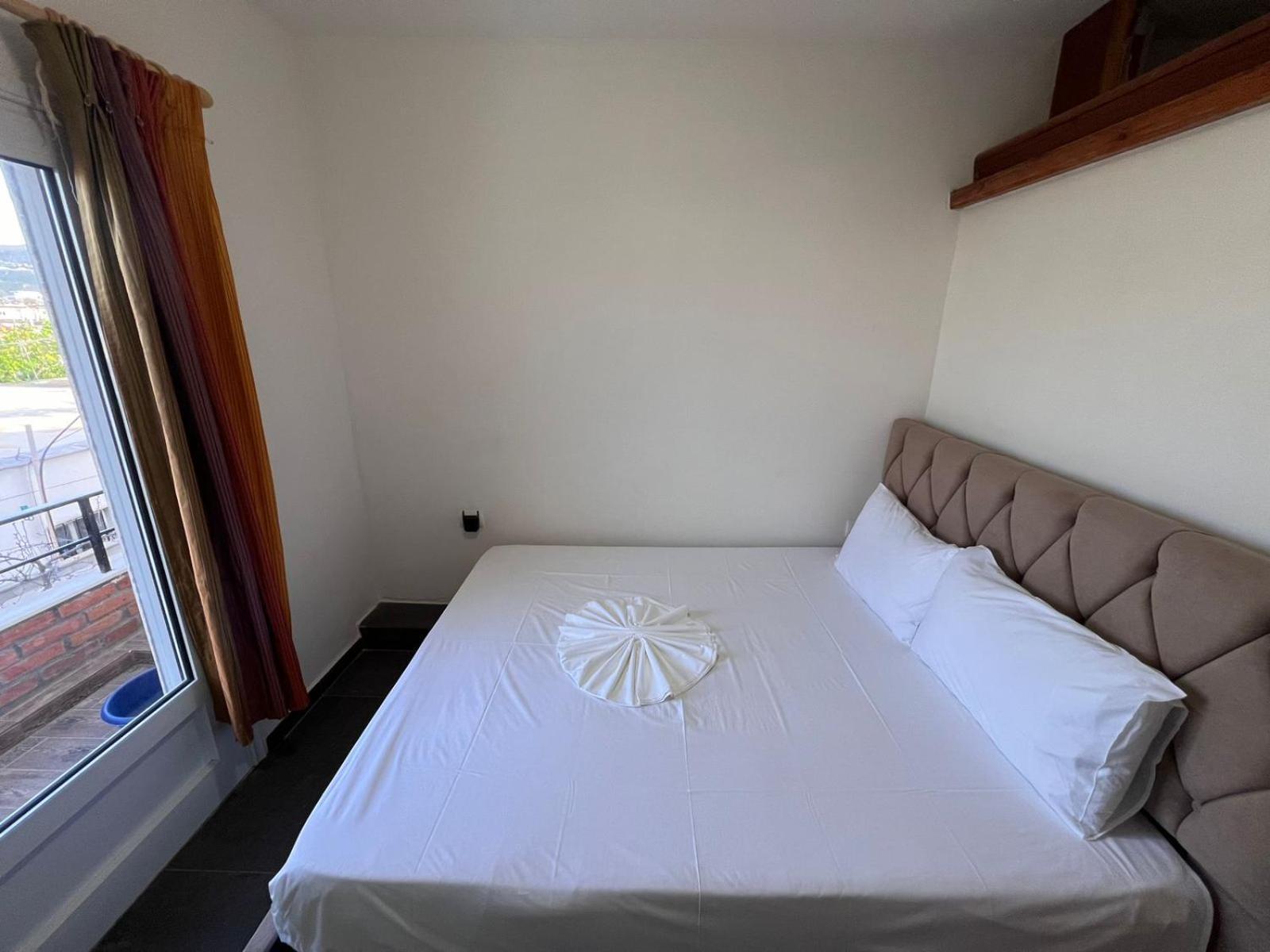 Guest Rooms Arbri Вльора Екстер'єр фото