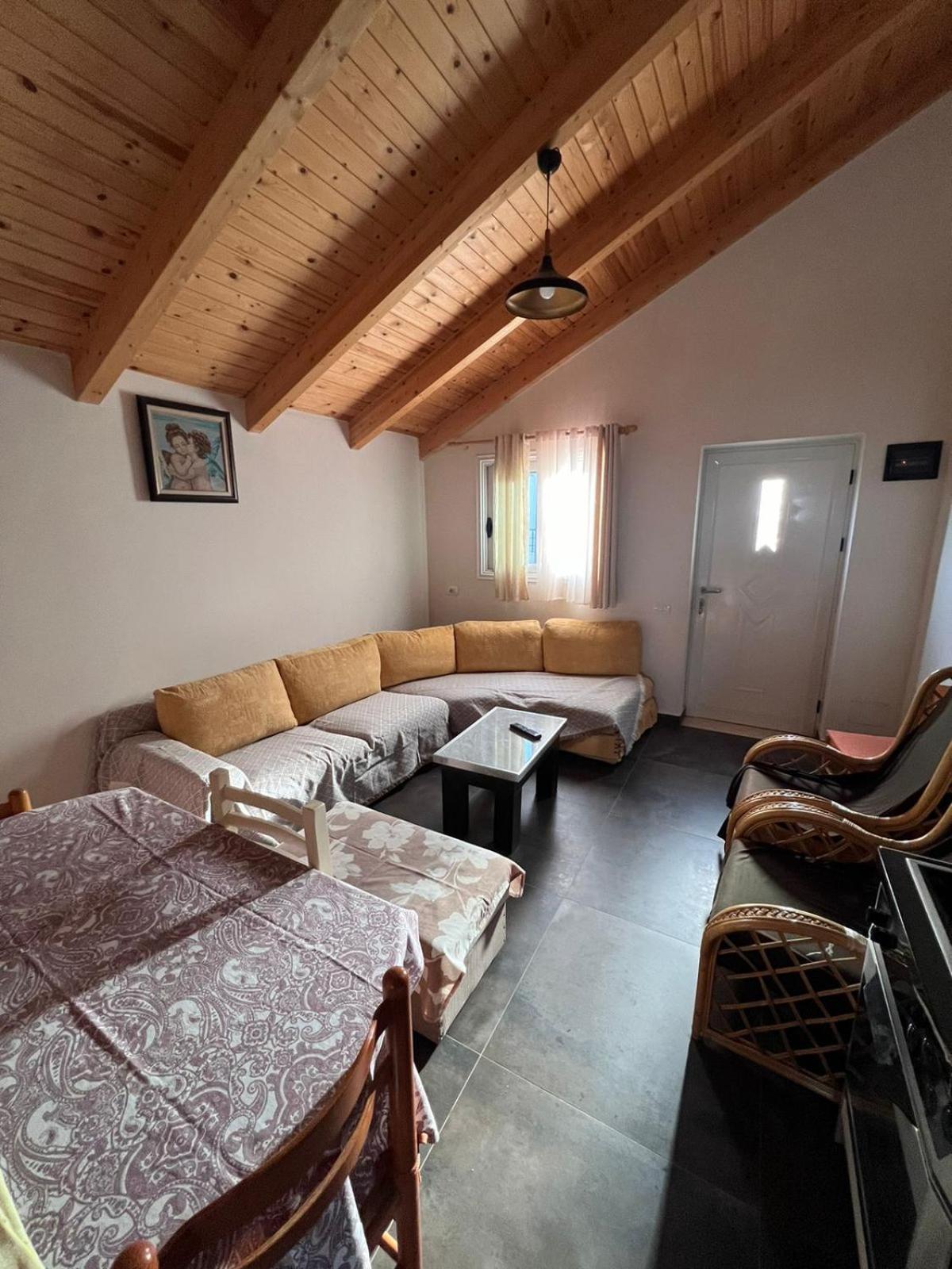 Guest Rooms Arbri Вльора Екстер'єр фото