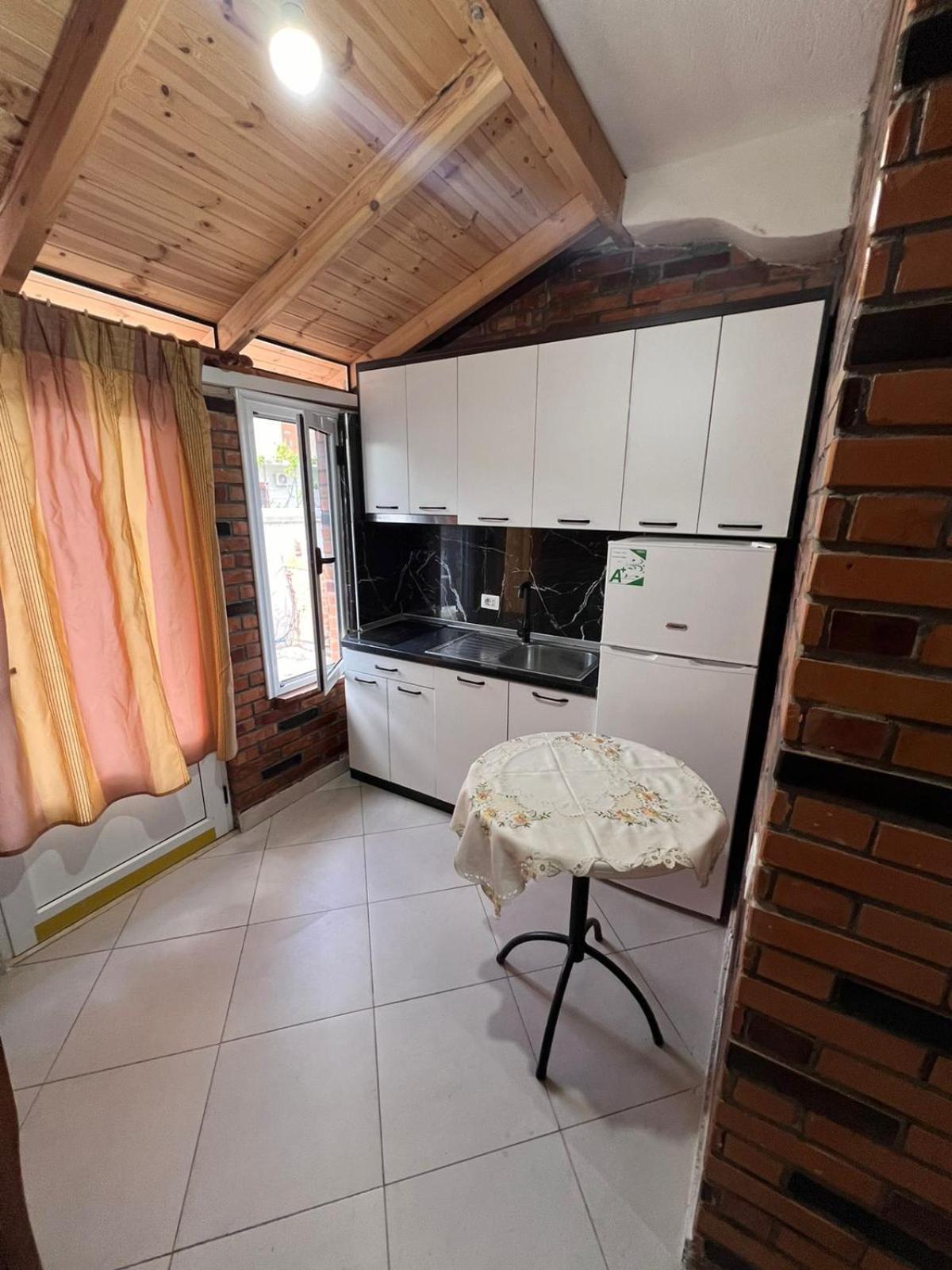Guest Rooms Arbri Вльора Екстер'єр фото