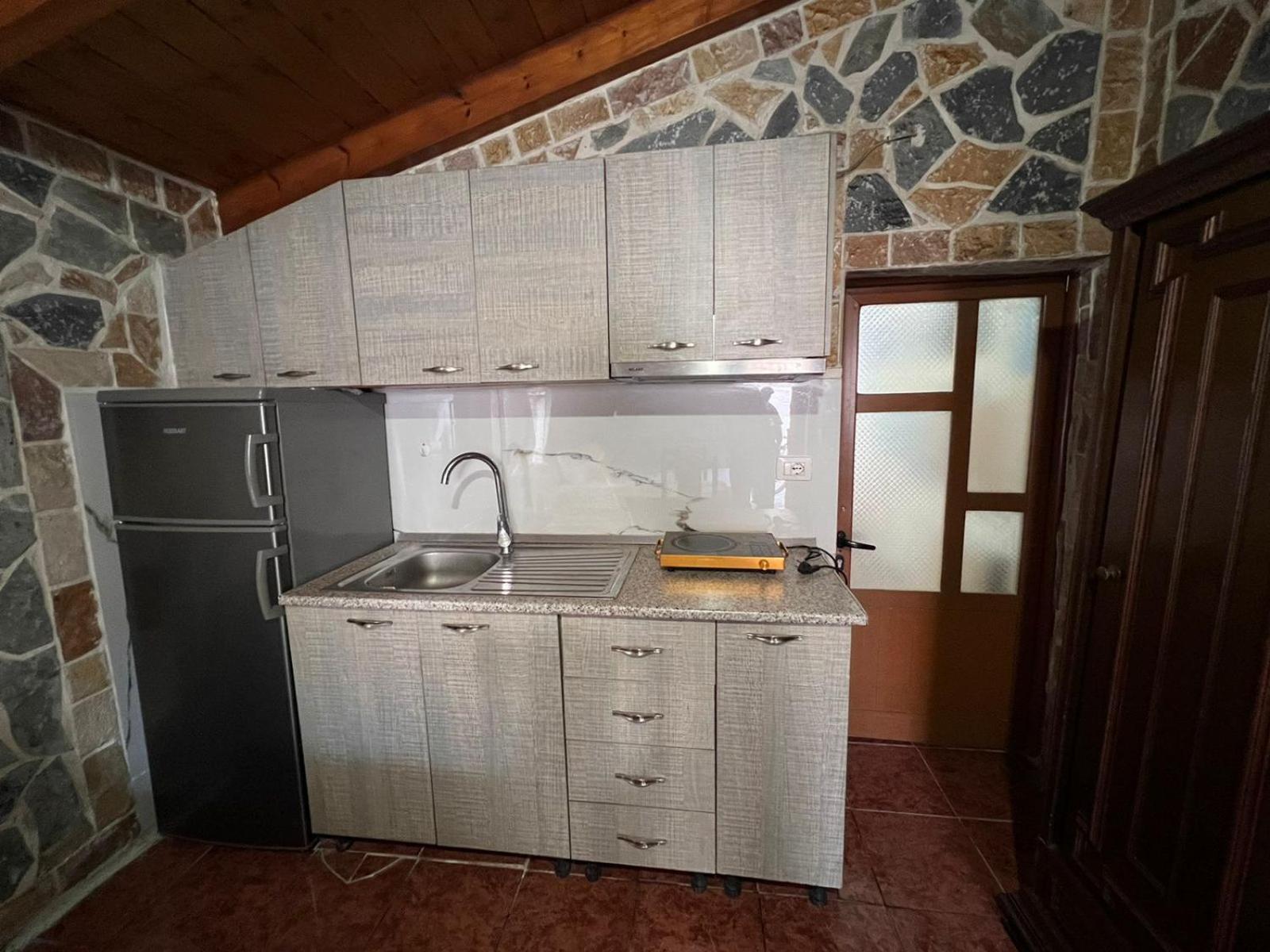 Guest Rooms Arbri Вльора Екстер'єр фото