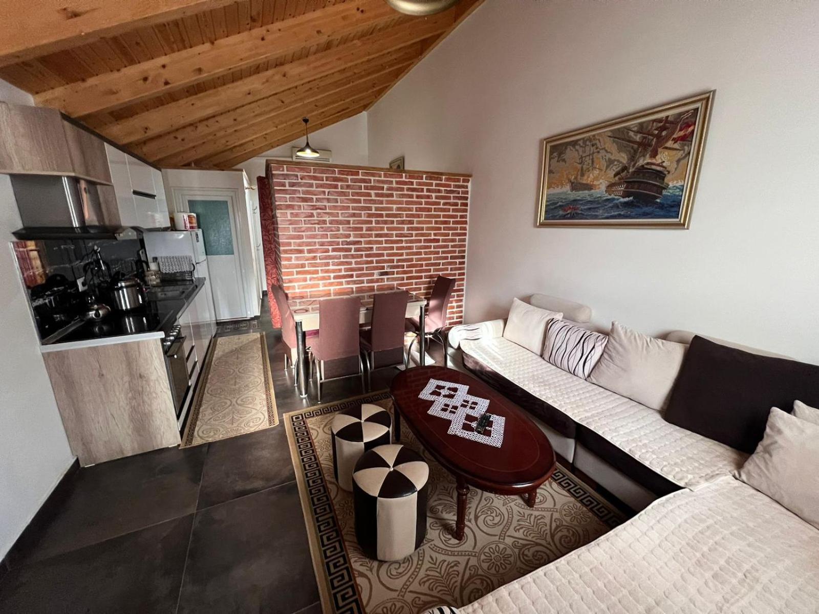 Guest Rooms Arbri Вльора Екстер'єр фото