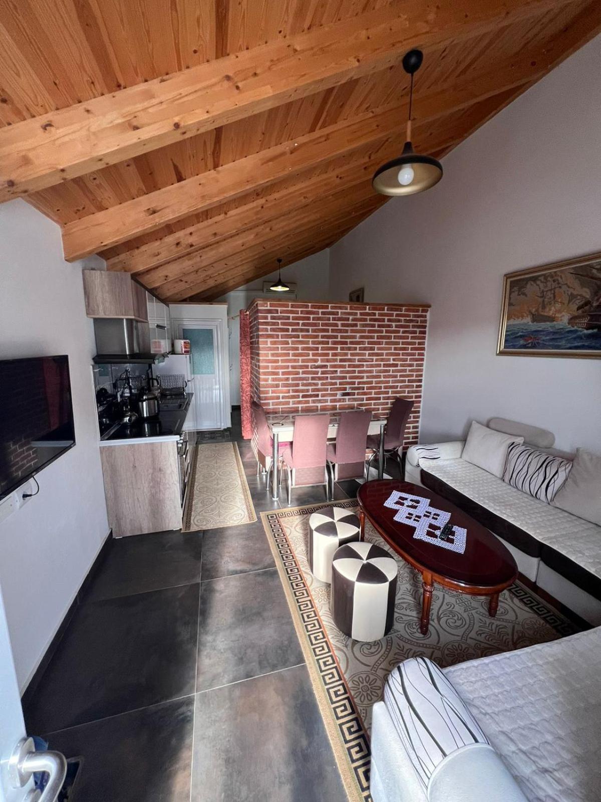 Guest Rooms Arbri Вльора Екстер'єр фото