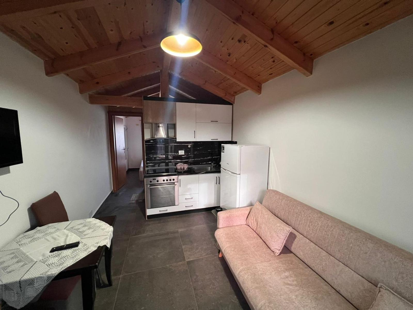 Guest Rooms Arbri Вльора Екстер'єр фото