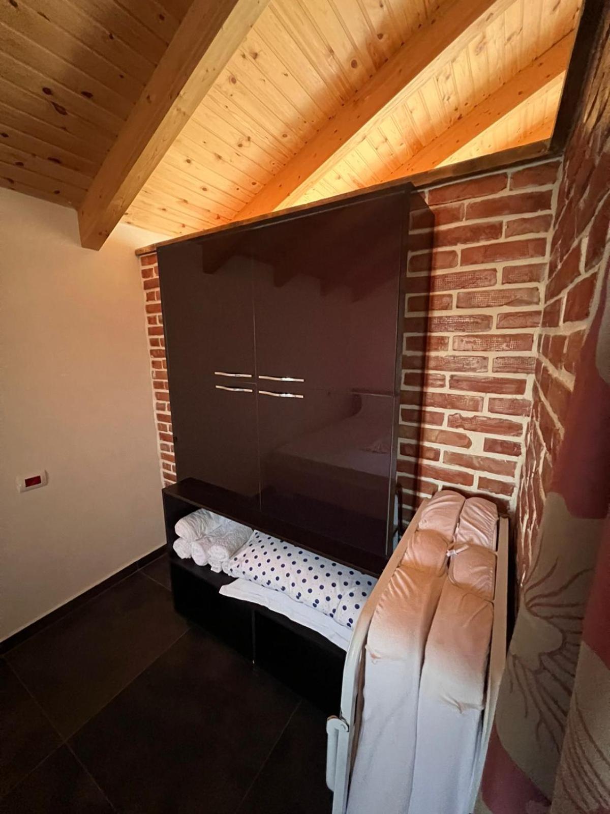 Guest Rooms Arbri Вльора Екстер'єр фото