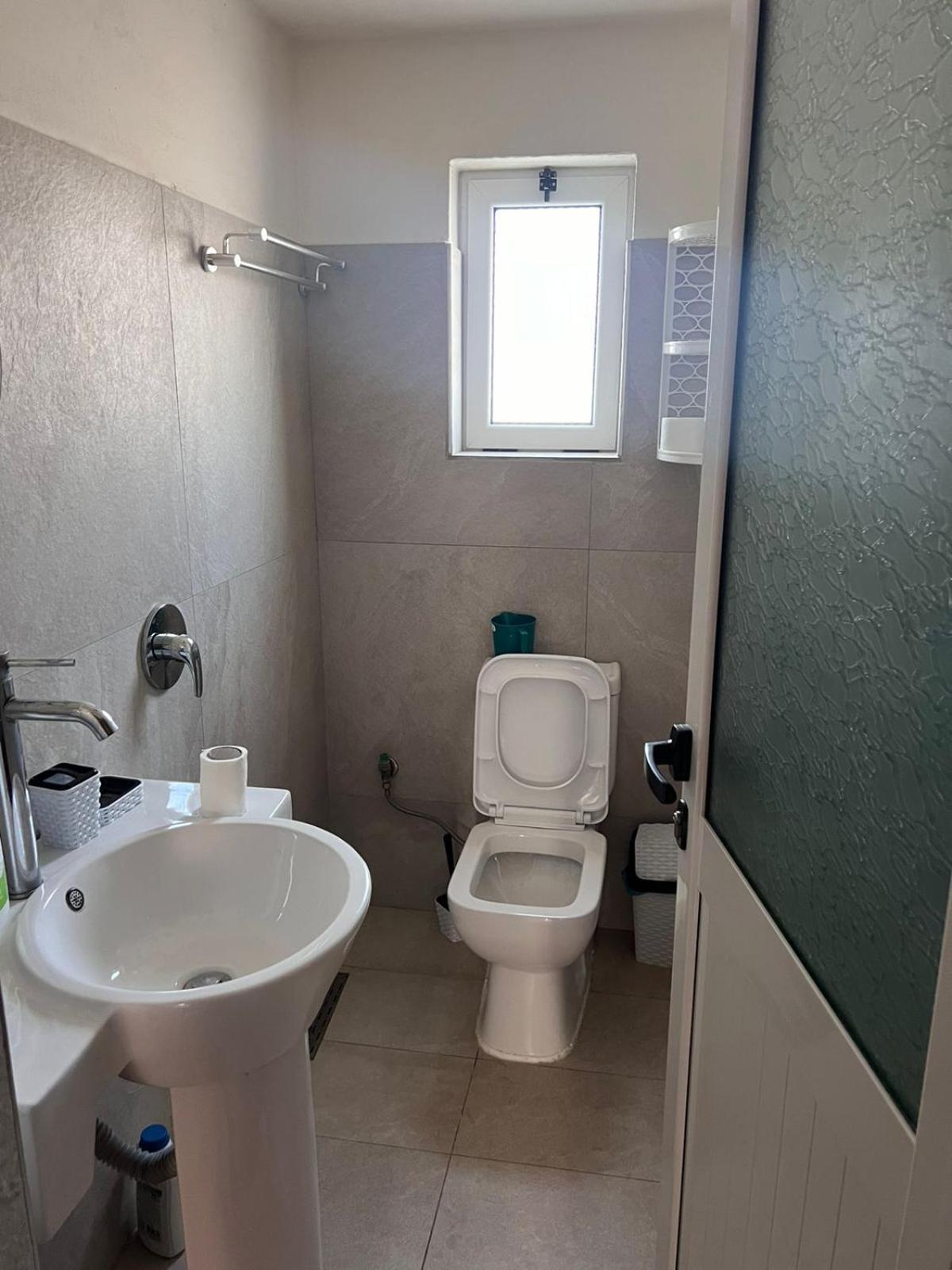 Guest Rooms Arbri Вльора Екстер'єр фото
